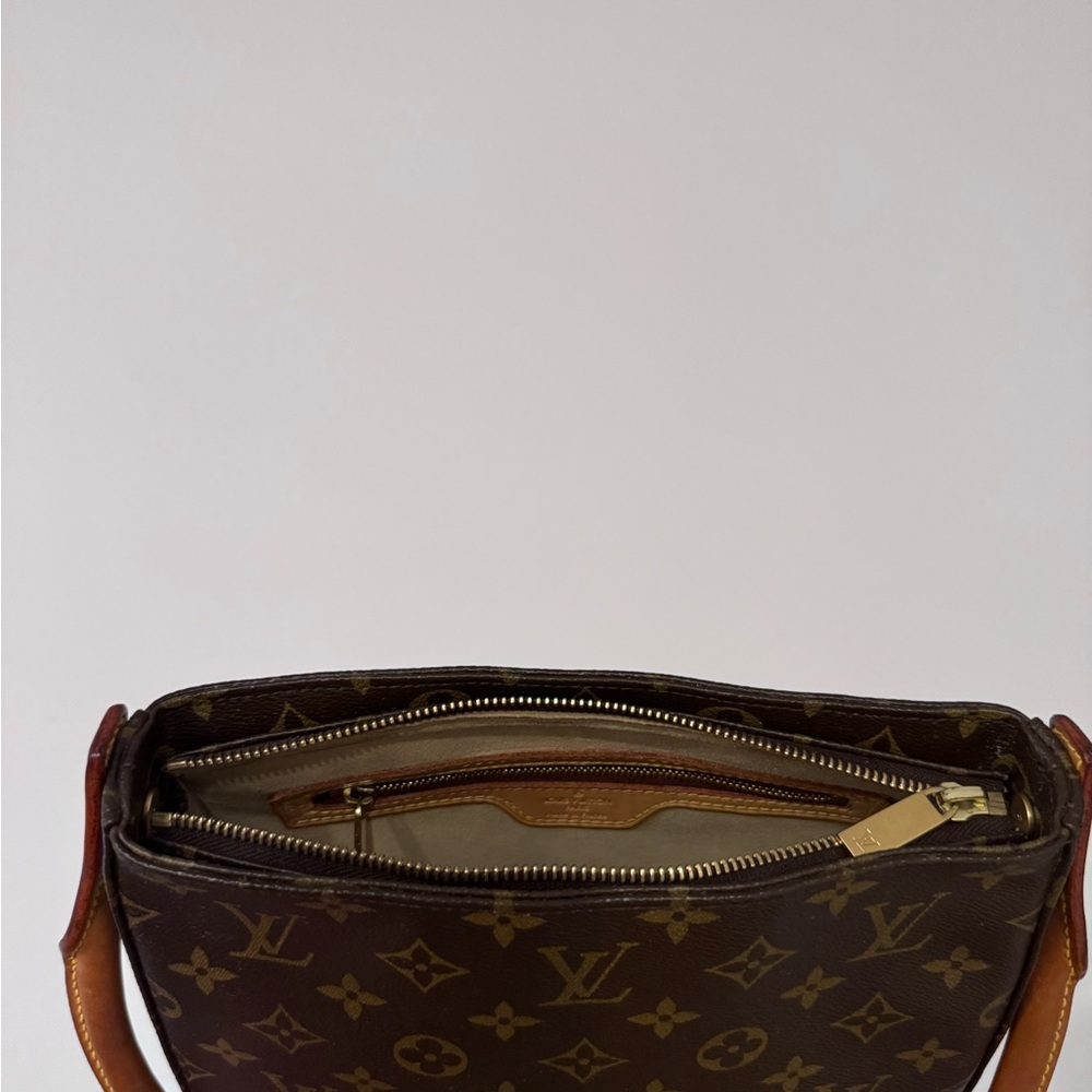 LOUIS VUITTON Looping MM Bag - Picture 5 of 9